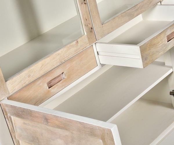 Bristol, witryna przeszklony kredens