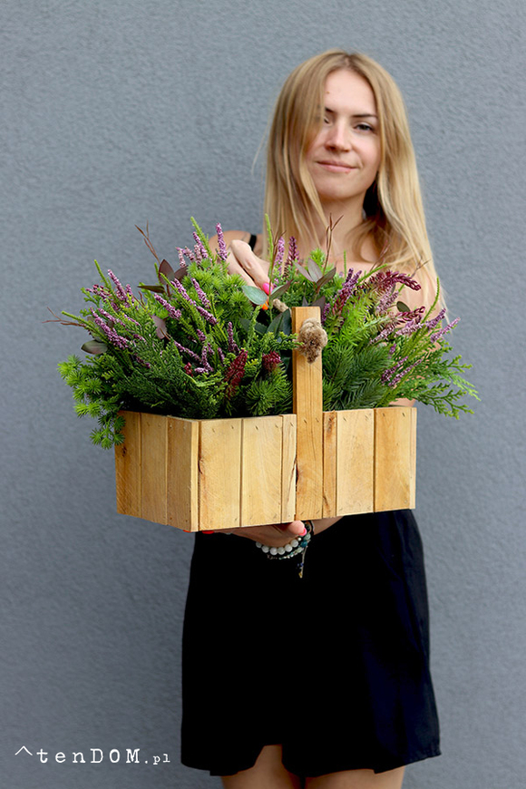 Woodland, wrzosy w drewnianej donicy