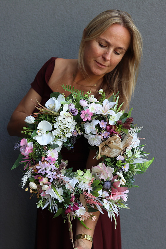 wianek kwiatowy z zawieszką, Gerita