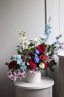 Kreoneta Figaro, kompozycja kwiatowa w naczyniu