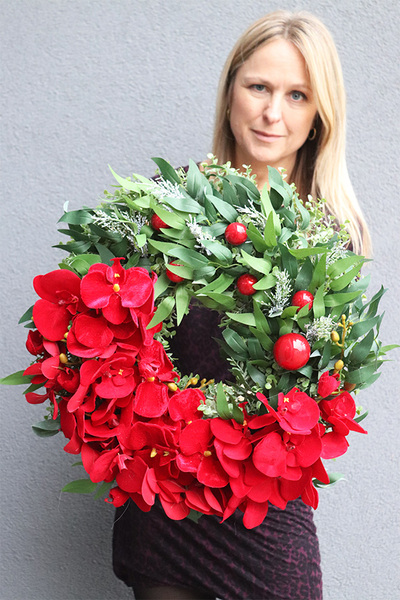 Orchidelia Red Winter, zimowy wianek na drzwi