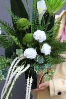 Elegantesa, nowoczesny bukiet nagrobny we wkładzie, wys.75cm