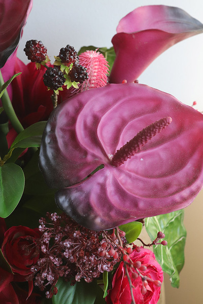 Cherry Antique, kompozycja kwiatowa z anturium