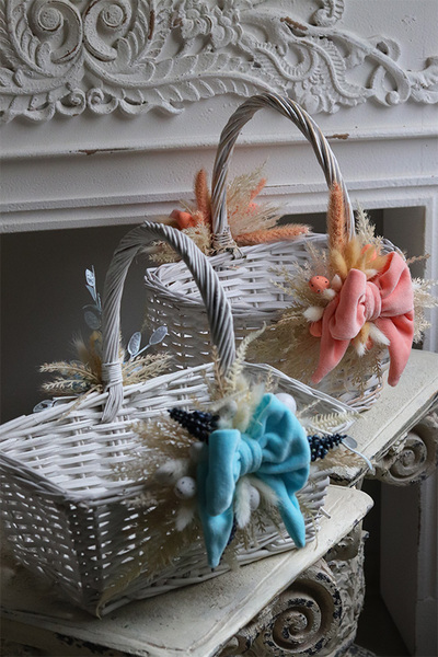 Morela Plushie, dwustronnie dekorowany koszyczek wielkanocny