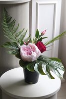 Exotic Summer, kompozycja kwiatowa w osłonce