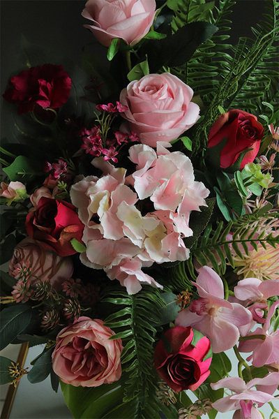 Pink Bento, wiosenny bukiet nagrobny we wkładzie