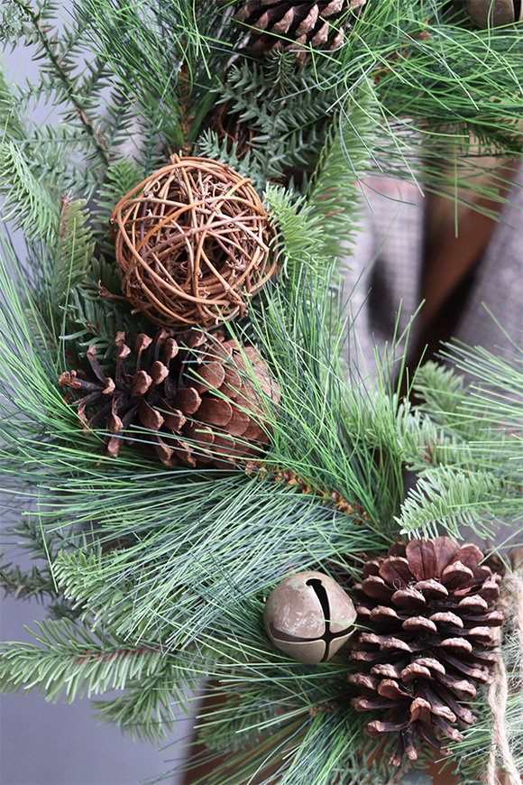 Dzwonki Sań, zimowy wianek dekoracyjny z zawieszką