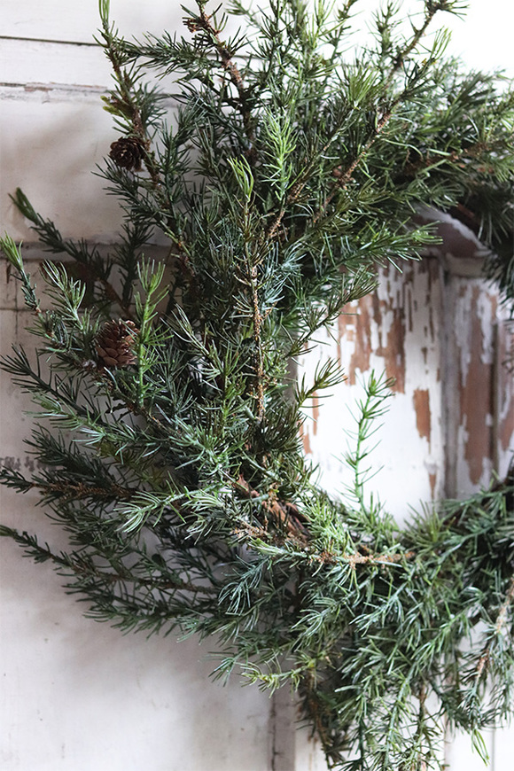 atrakcyjny zimowy wianek na drzwi, Modrzewiowy, wym.60cm