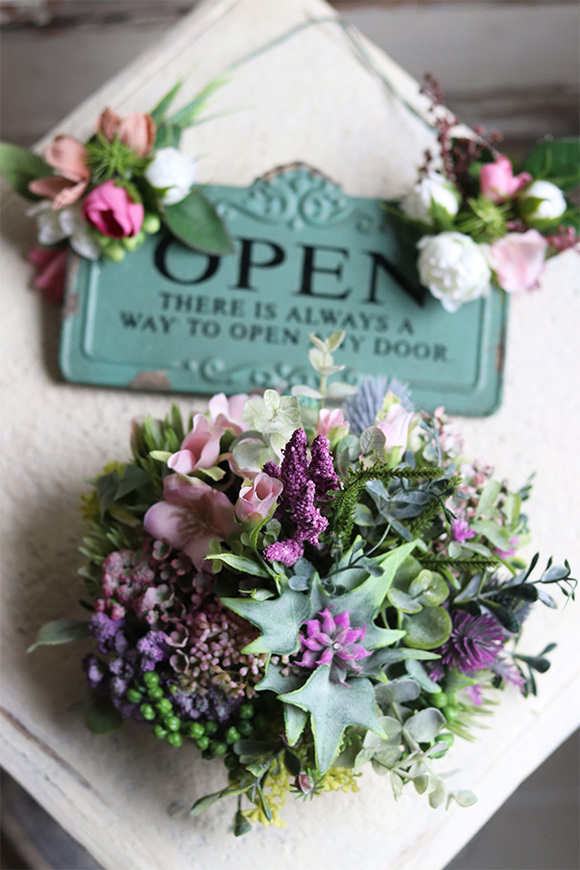 Open, tabliczka - zawieszka na drzwi z dekoracją kwiatową, wym.20x26cm 