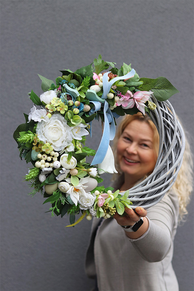 asymetryczny wiosenny wianek na drzwi, Gesista, śr.42cm
