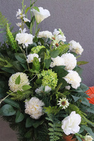 Bianca, jasna wiązanka nagrobna