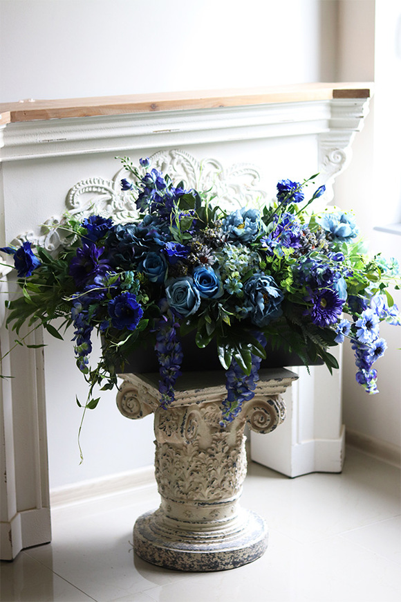 Opera Blue Sky, kompozycja kwiatowa w donicy