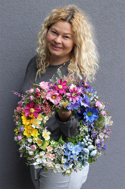 Cudowna Polana 2, tęczowy wianek kwiatowy, śr.36cm