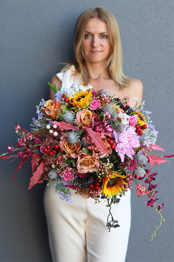 barwna kompozycja w koszu Menata, wym.40x42cm