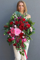 Pink Neulia Yrena, ciemno-różowy kompozycja w misie, wym.70cm