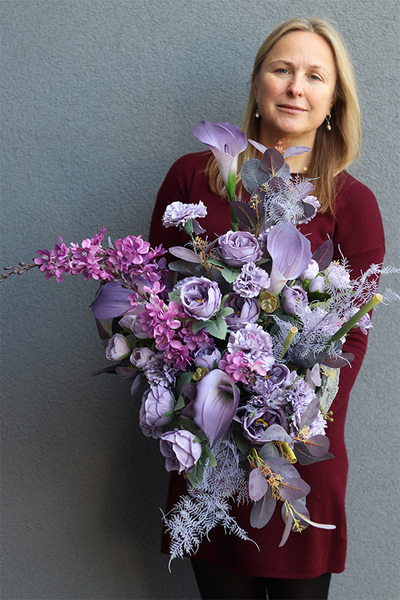 Violet Dori Volcan, nowoczesna kompozycja nagrobna	