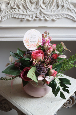 Refina, różowa kompozycja kwiatowa, wys.27cm