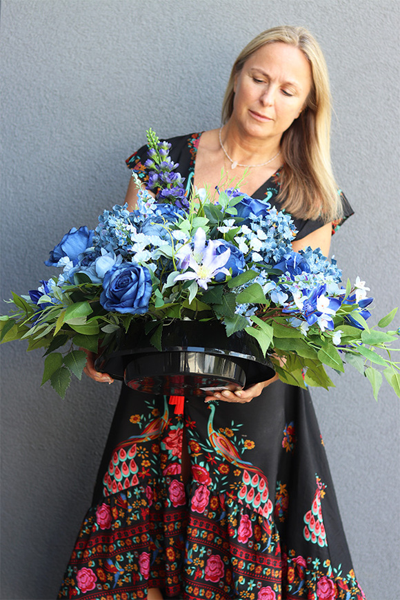 Blue Berra, komplet dekoracji nagrobnych