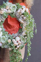 Pistacia Italia, piękny kwiatowy wianek na drzwi