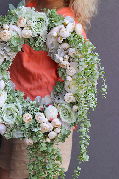 Pistacia Italia, piękny kwiatowy wianek na drzwi