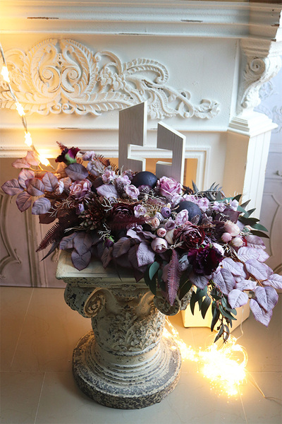 Mortario Christmas, dekoracja nagrobna z drewnianym krzyżem