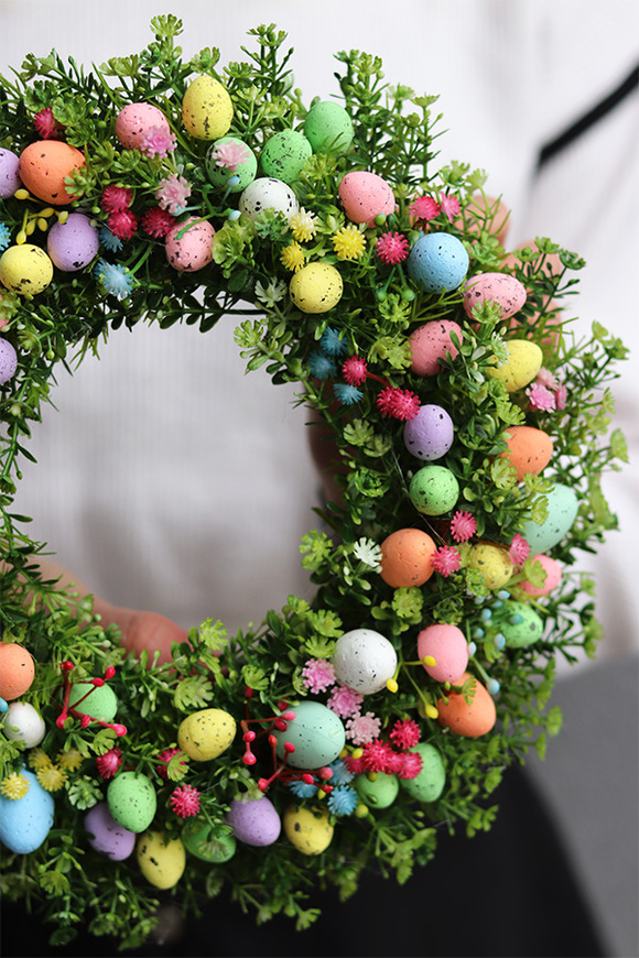 Eggs Lotte, wielkanocny wianek na drzwi z jajkami