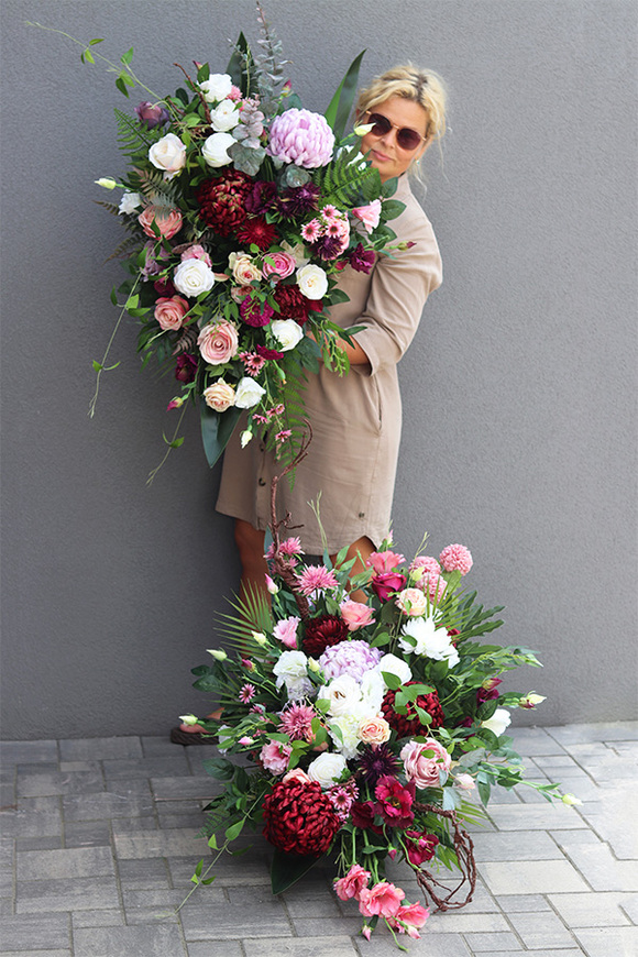 Bennet, kompozycja nagrobna w misie