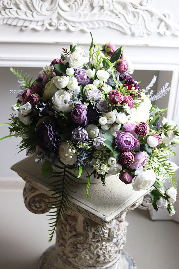 Violet Bellatia, kompozycja kwiatowa