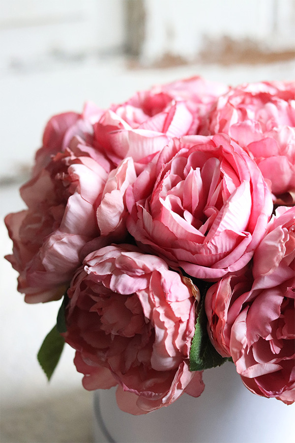 flowerbox z różowymi piwoniami, Helia, wys.24cm