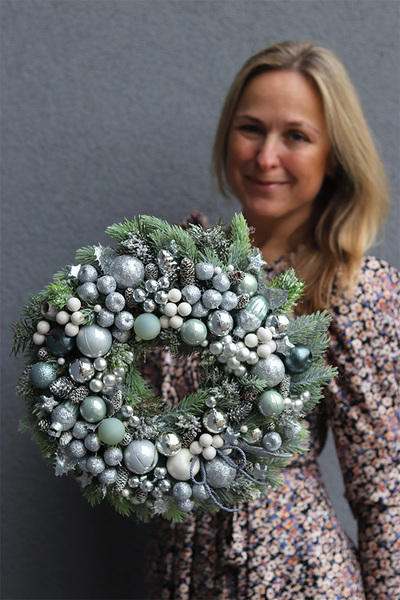 Frozen, srebrny stroik świąteczny na talerzu