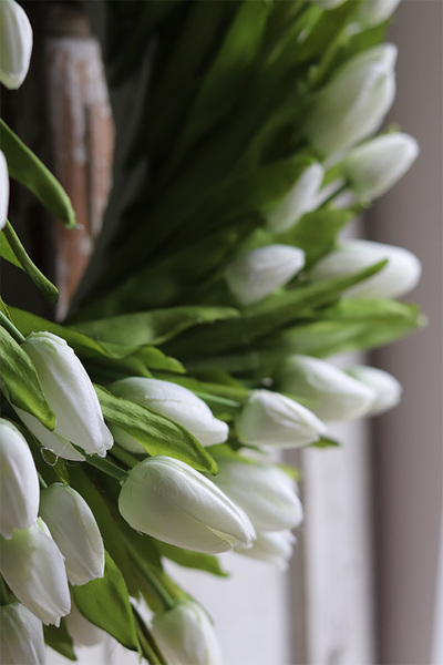 bardzo elegancki wianek z tulipanów, Witaj Wiosno White, śr.40cm