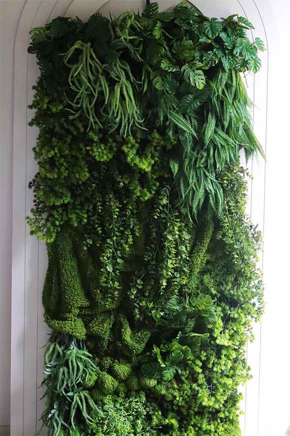 Greeneta Krellte, ścianka jednostronna ze sztucznych roślin