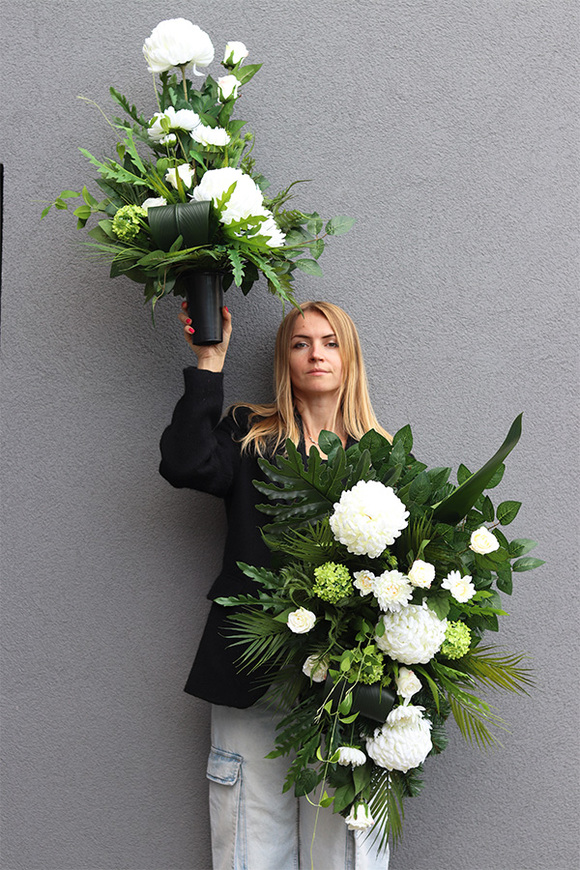 Nelema White, bukiet nagrobny we wkładzie