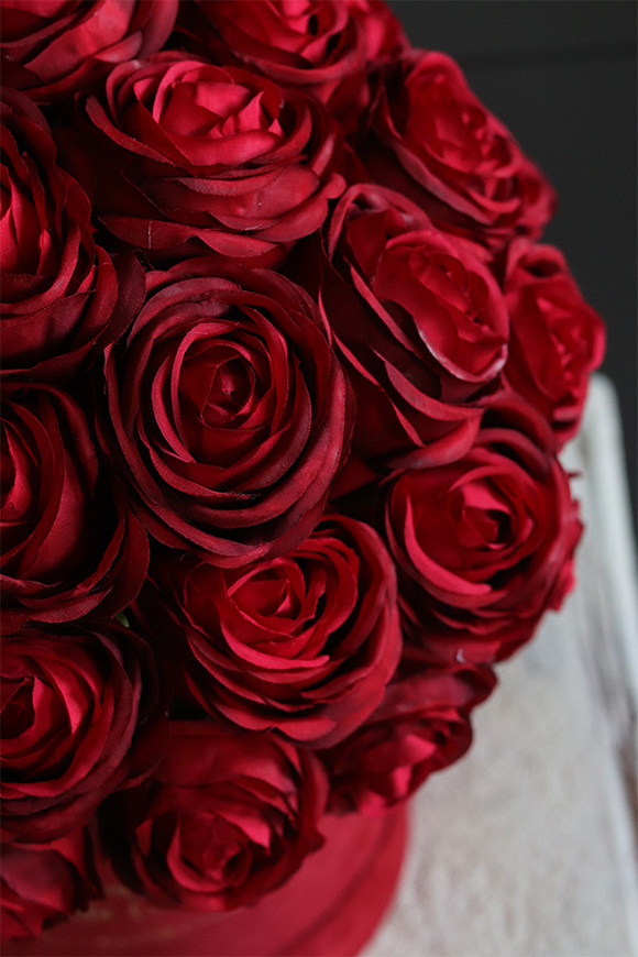 flowerbox na prezent Jubileo 50 Róż w welurowym pudełku