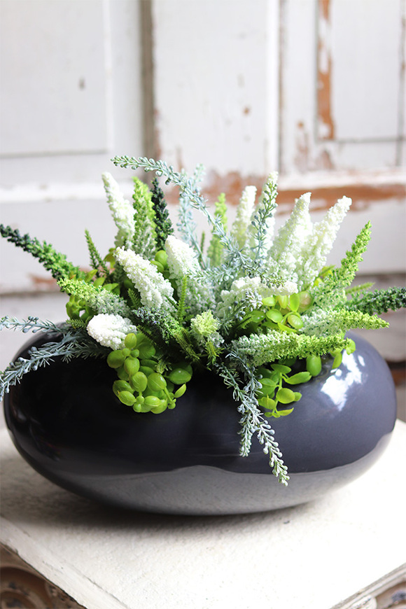 Mirenita, zielona dekoracja w antracytowej donicy