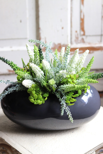 Mirenita, zielona dekoracja w antracytowej donicy