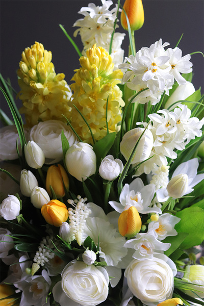 Volcan Spring Time, kompozycja nagrobna w misie