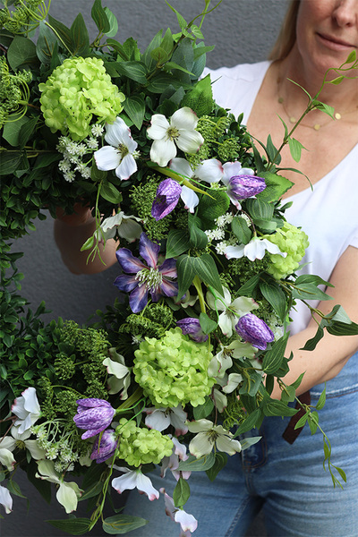 Hilltonia Spring Decor, wiosenny wianek na drzwi