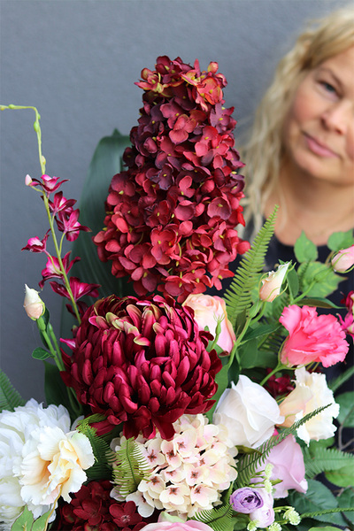 Burgundia, bukiet nagrobny we wkładzie do wazonu