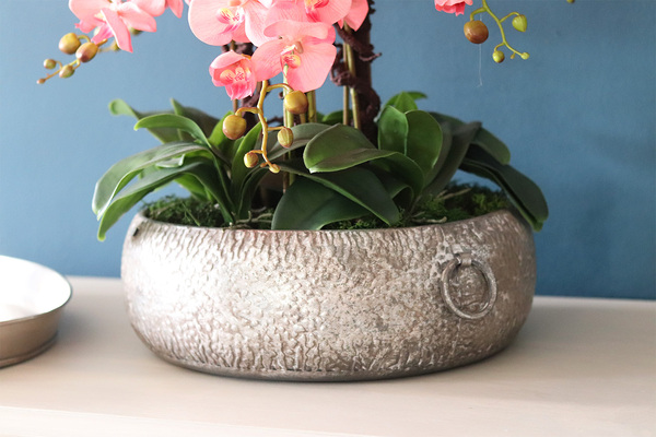 Koralovy, różowy storczyk w metalowej misie, wys.68cm