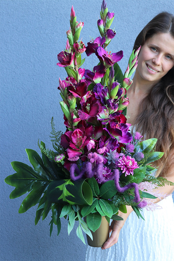 Fioletti, bukiet nagrobny z białymi słonecznikami, dł.74cm