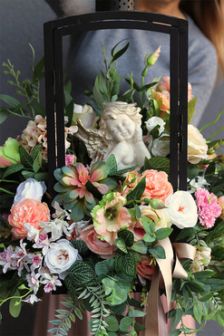 Angelo Garden Creamy Delia, kompozycja kwiatowa z lampionem, wys.62cm  