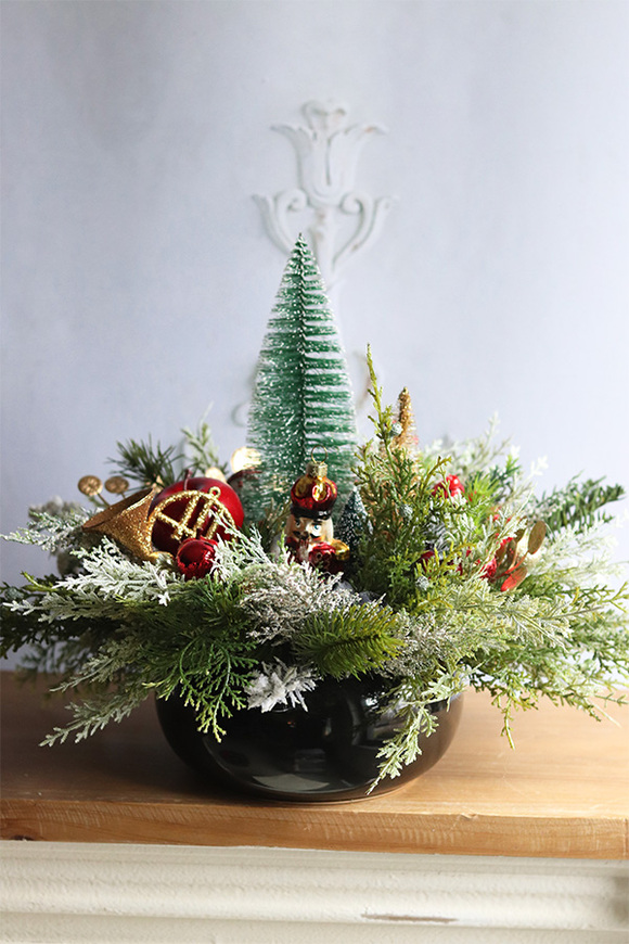 Decoration For You, świąteczny stroik z choineczką i bombkami