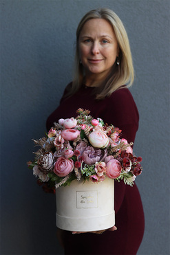 Berrina Pink, bajeczna kompozycja we flowerboxie, wys.35cm