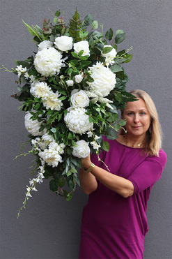 Polina, biała wiązanka nagrobna z chryzantemami, dł.80/100cm