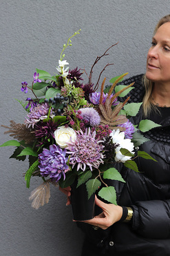 Fioletowa Drogea, bukiet nagrobny we wkładzie, wym.55cm 