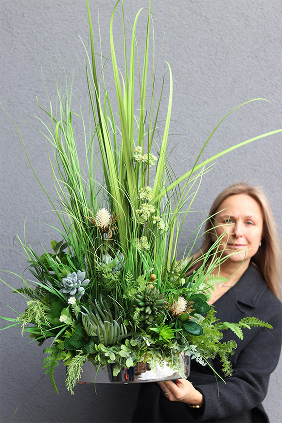 Manfredo Grasso 2, sztuczna trawa z sukulentami w lustrzanej donicy