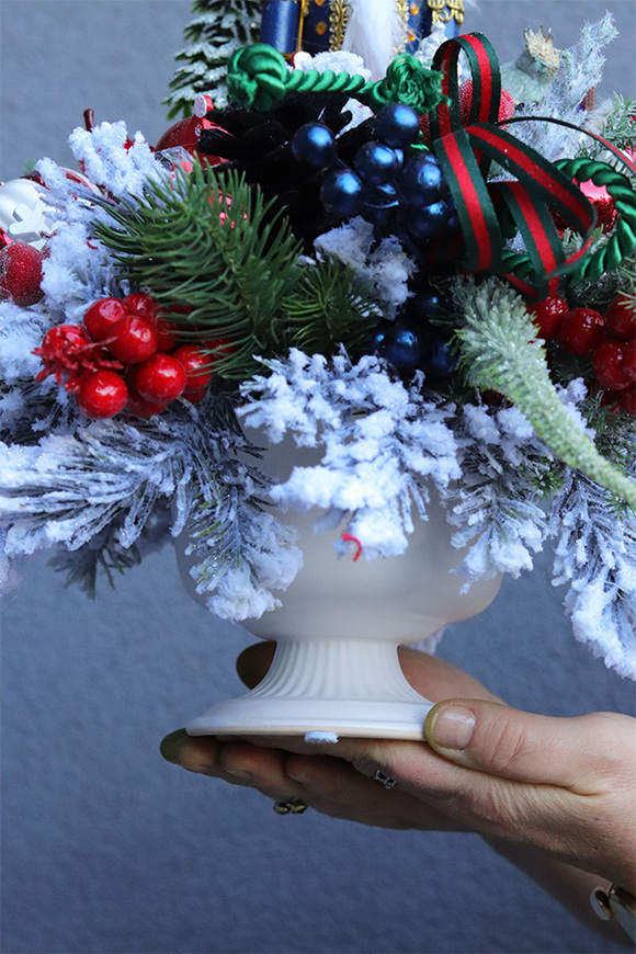 Nuts, świąteczny stroik z dziadkiem w pucharze