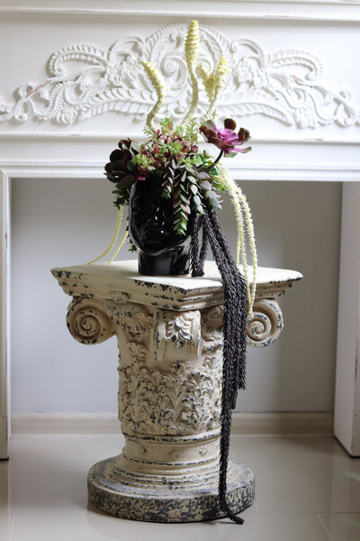 Cristina Head, kompozycja sukulenty w głowie