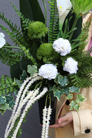 Elegantesa, nowoczesny bukiet nagrobny we wkładzie, wys.75cm